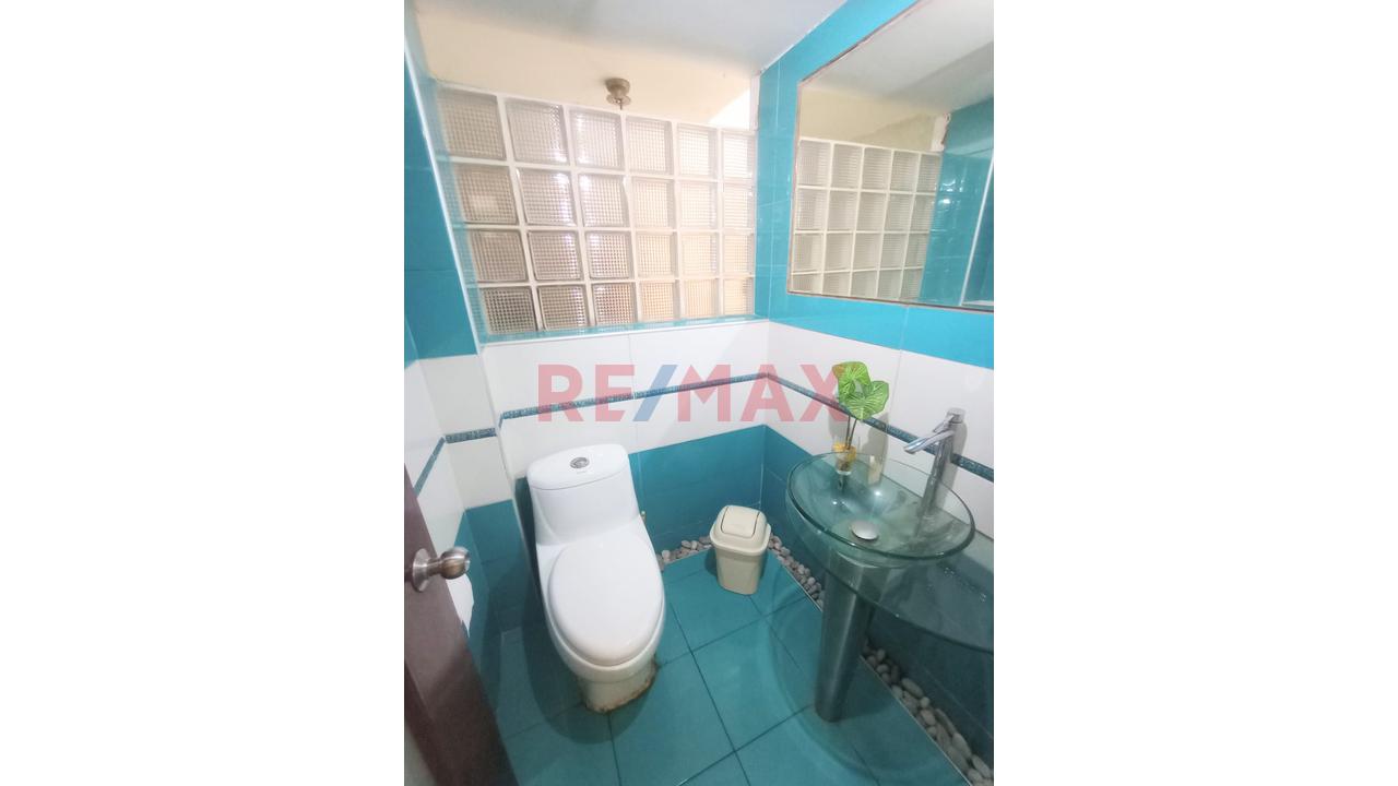Casa De 3 Pisos Con Patio Para 2 Autos – Amplitud, Iluminación Y Ubicación Estratégica. - 11