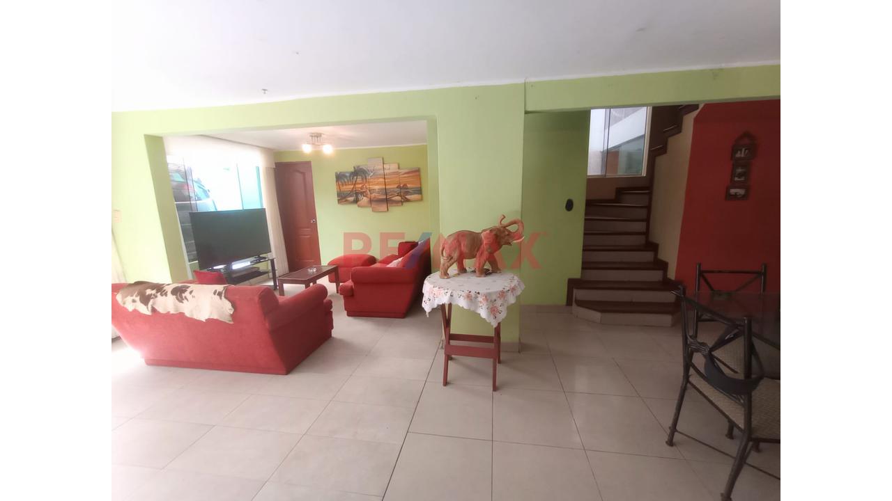 Casa De 3 Pisos Con Patio Para 2 Autos – Amplitud, Iluminación Y Ubicación Estratégica. - 3