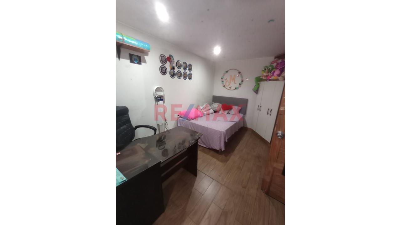 Casa De 3 Pisos Con Patio Para 2 Autos – Amplitud, Iluminación Y Ubicación Estratégica. - 8