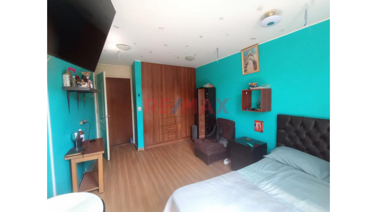 Casa De 3 Pisos Con Patio Para 2 Autos – Amplitud, Iluminación Y Ubicación Estratégica. - 9