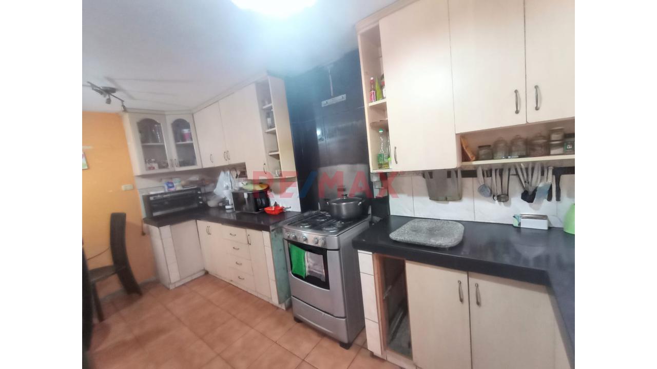 Casa De 3 Pisos Con Patio Para 2 Autos – Amplitud, Iluminación Y Ubicación Estratégica. - 6