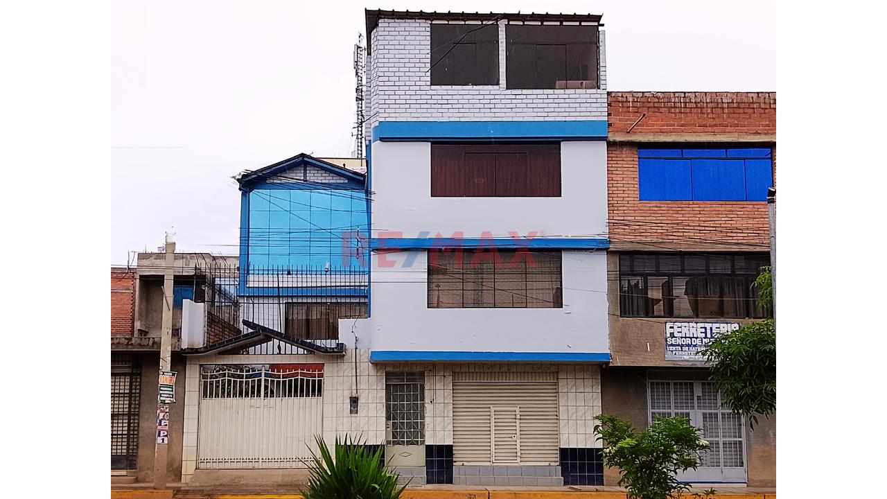 🏡 Se Vende Casa De 3 Pisos En Av. Circunvalación – Zona Comercial De Alto Tránsito - 1