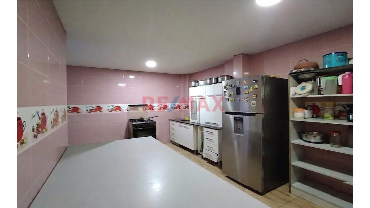 Casa De 2 Pisos + Azotea En Venta En La I Etapa De Las  Palmeras | Ica - 4