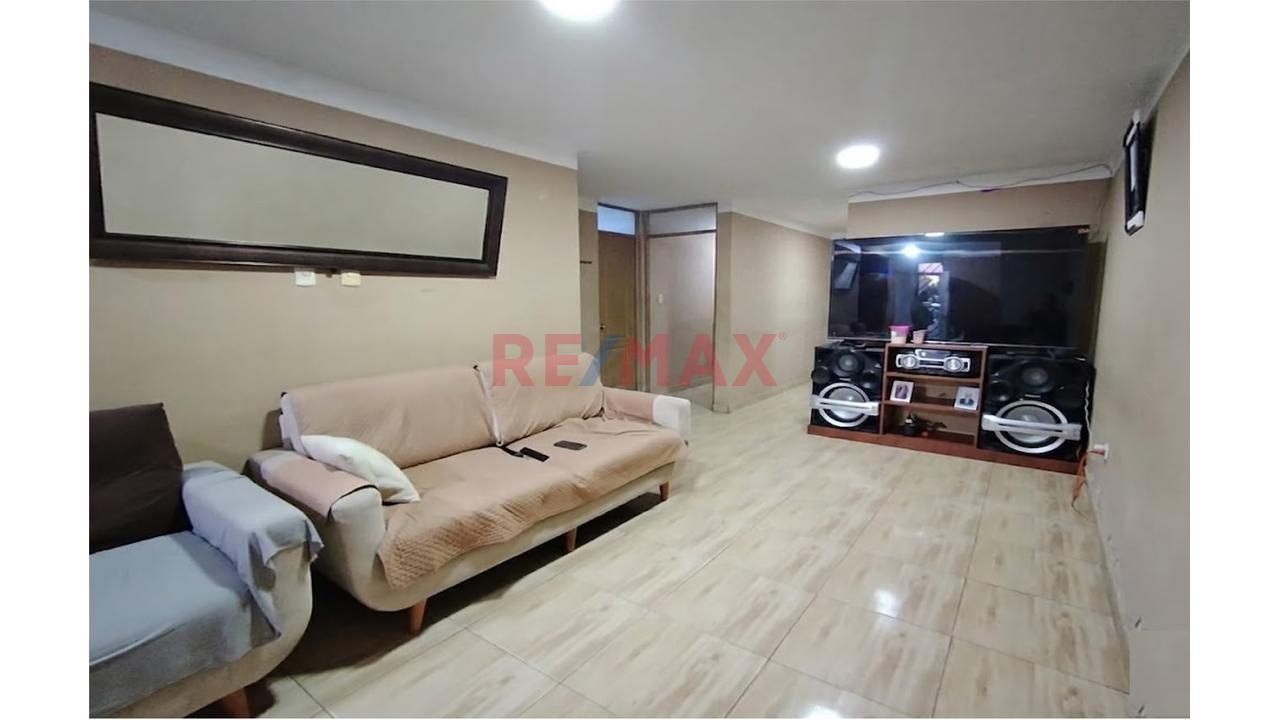 Casa De 2 Pisos + Azotea En Venta En La I Etapa De Las  Palmeras | Ica - 3