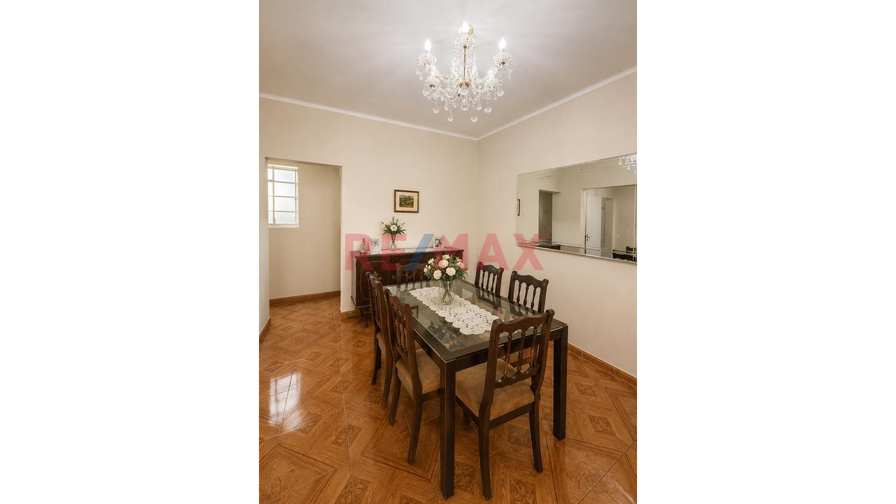Casa Tipo Chalet De 4 Pisos En Jesús María | 7 Dormitorios + Patio - 4