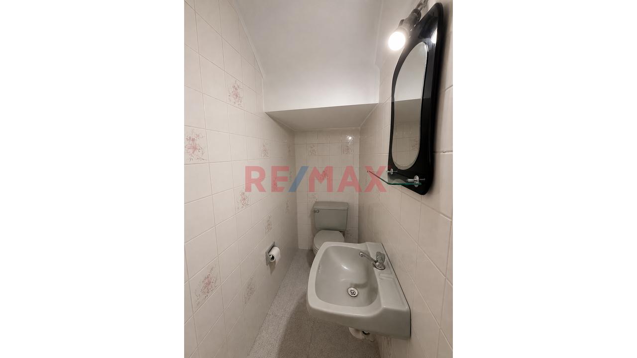 Casa Tipo Chalet De 4 Pisos En Jesús María | 7 Dormitorios + Patio - 7