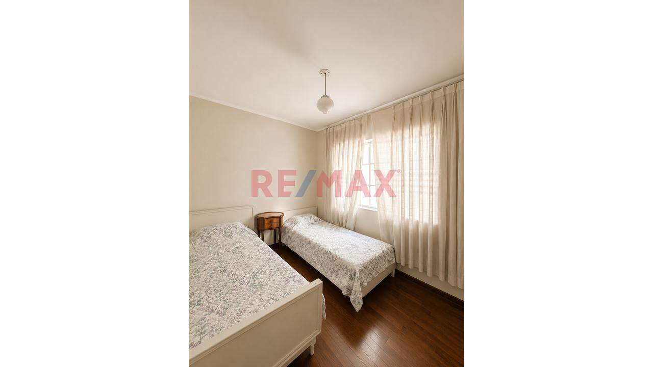 Casa Tipo Chalet De 4 Pisos En Jesús María | 7 Dormitorios + Patio - 9