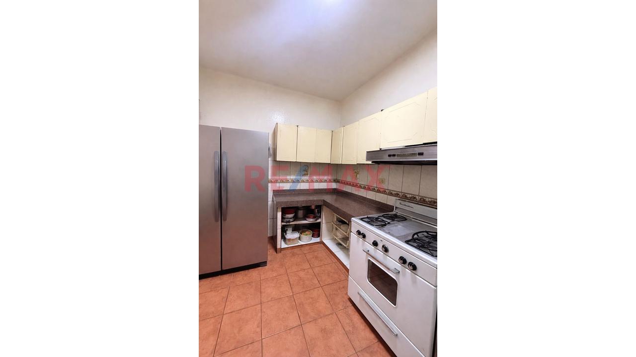 Casa Tipo Chalet De 4 Pisos En Jesús María | 7 Dormitorios + Patio - 5