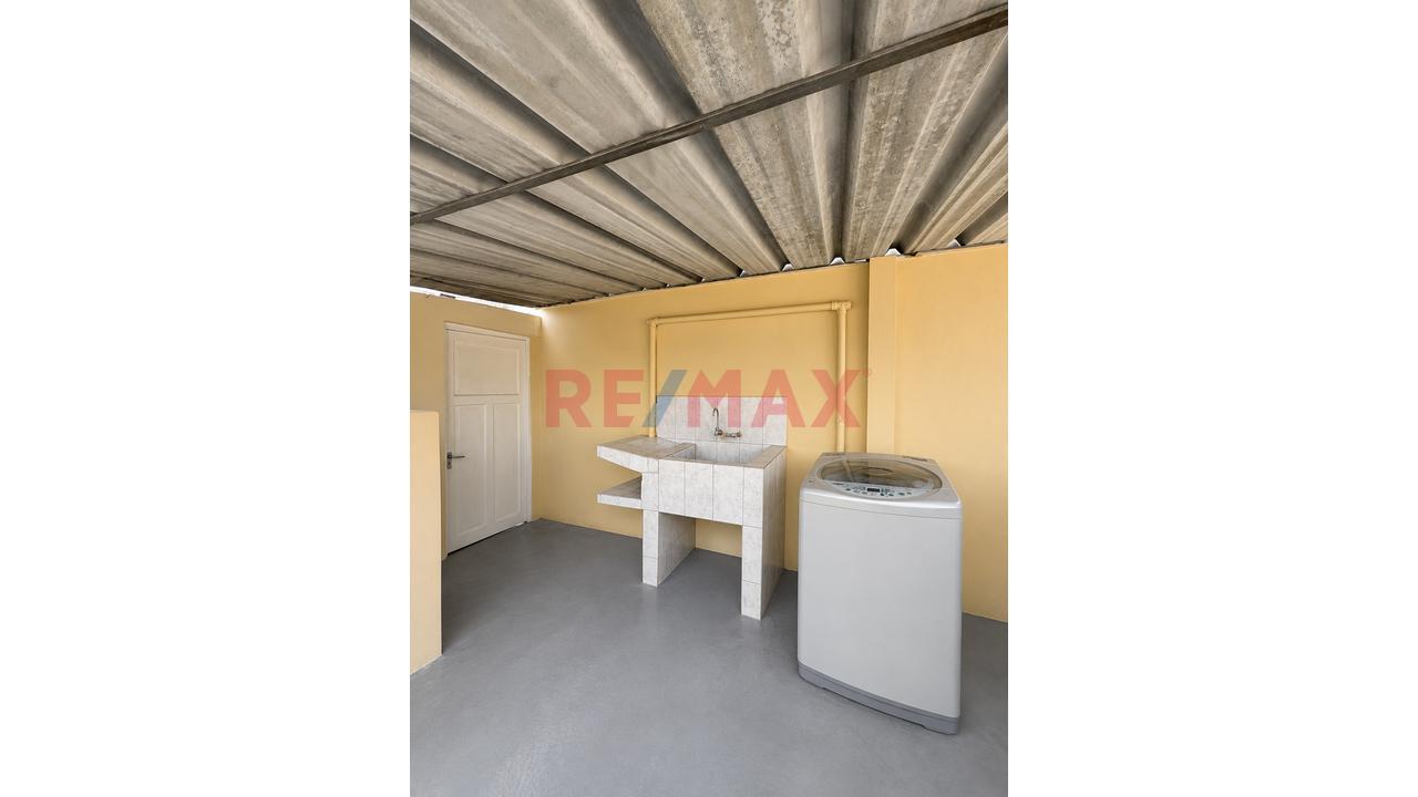 Casa Tipo Chalet De 4 Pisos En Jesús María | 7 Dormitorios + Patio - 17