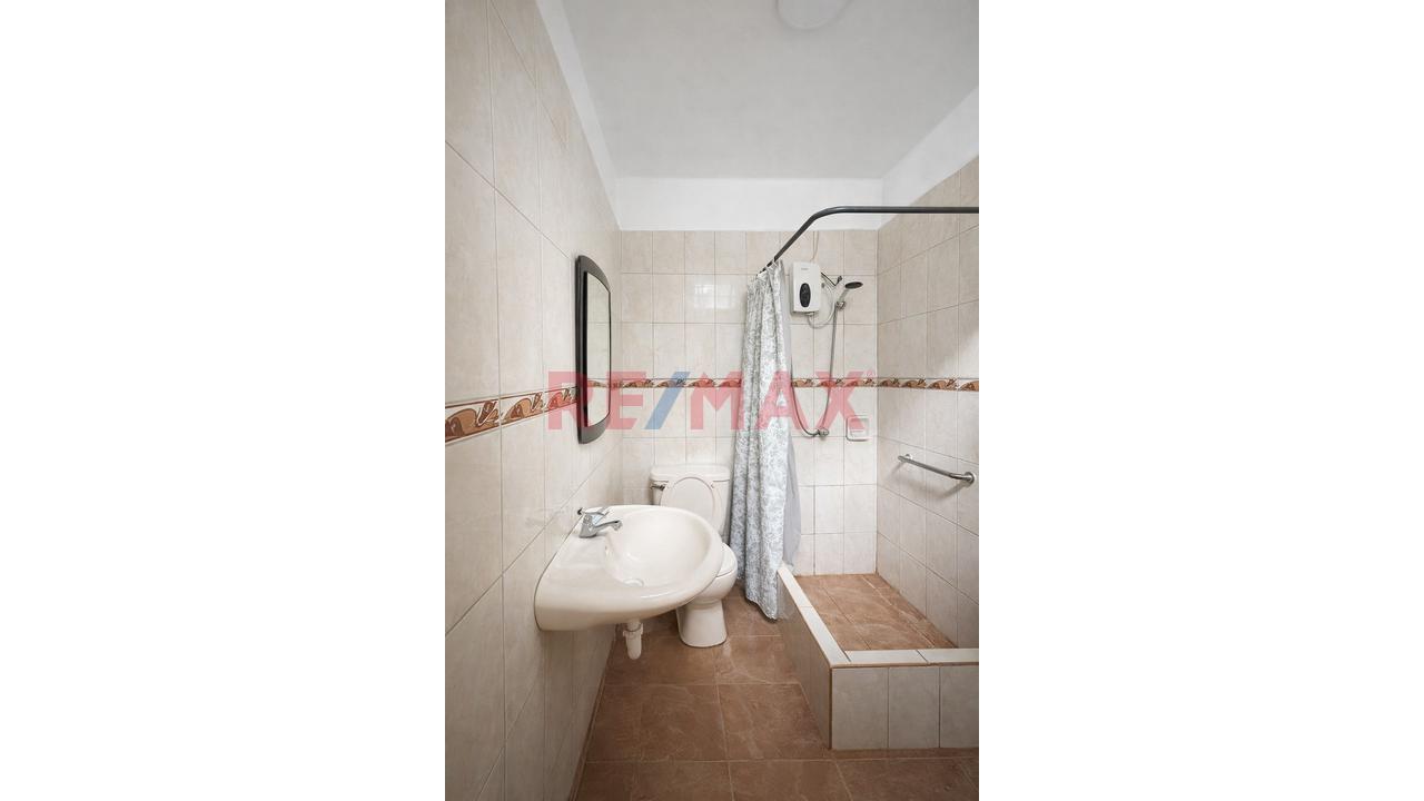 Casa Tipo Chalet De 4 Pisos En Jesús María | 7 Dormitorios + Patio - 10