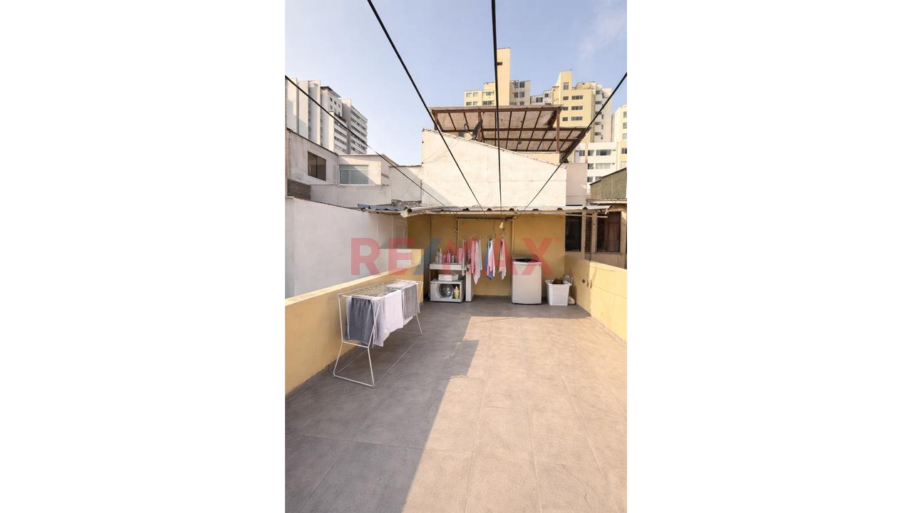 Casa Tipo Chalet De 4 Pisos En Jesús María | 7 Dormitorios + Patio - 16
