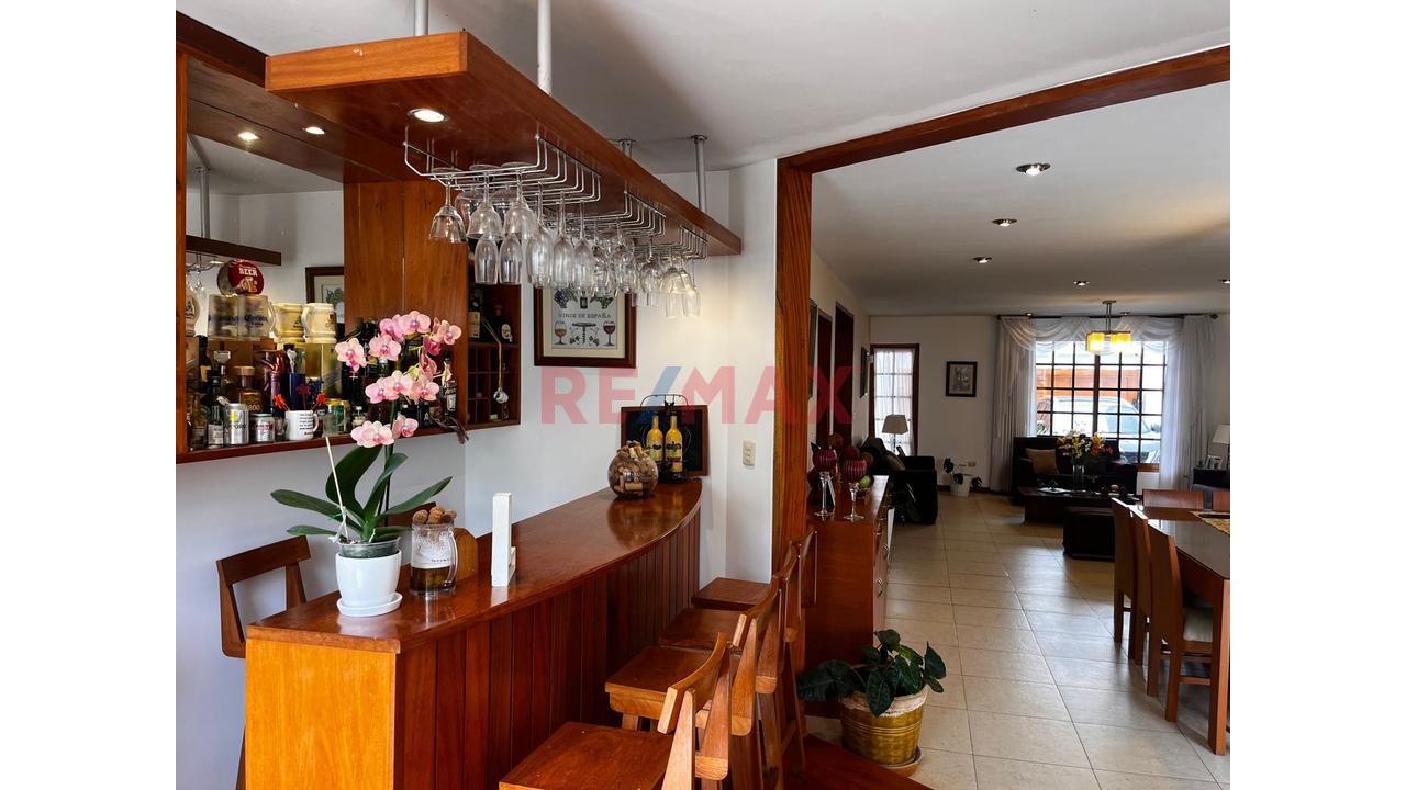 Se Vende Hermosa Casa De 3 Pisos Con Excelentes Acabados En Urbanización El Golf A 800,000 Dólares - 6