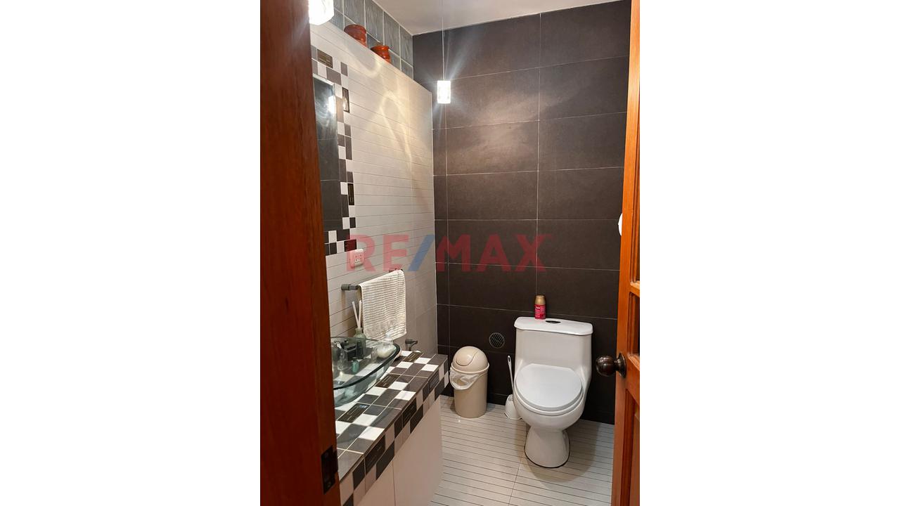Se Vende Hermosa Casa De 3 Pisos Con Excelentes Acabados En Urbanización El Golf A 800,000 Dólares - 10