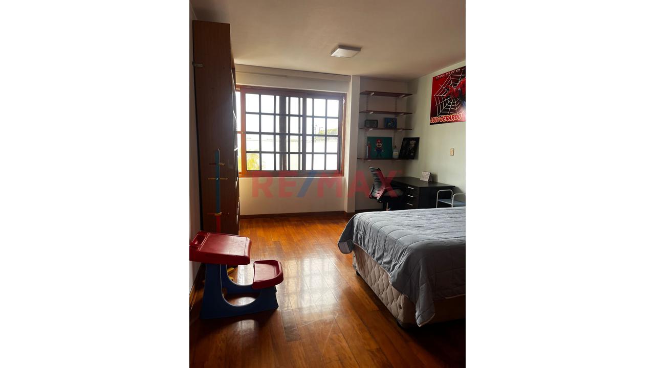 Se Vende Hermosa Casa De 3 Pisos Con Excelentes Acabados En Urbanización El Golf A 800,000 Dólares - 19