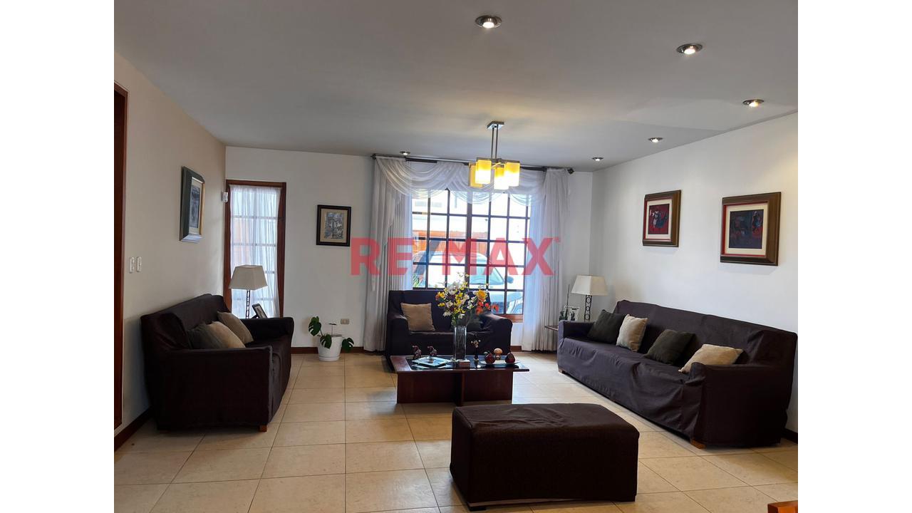 Se Vende Hermosa Casa De 3 Pisos Con Excelentes Acabados En Urbanización El Golf A 800,000 Dólares - 3