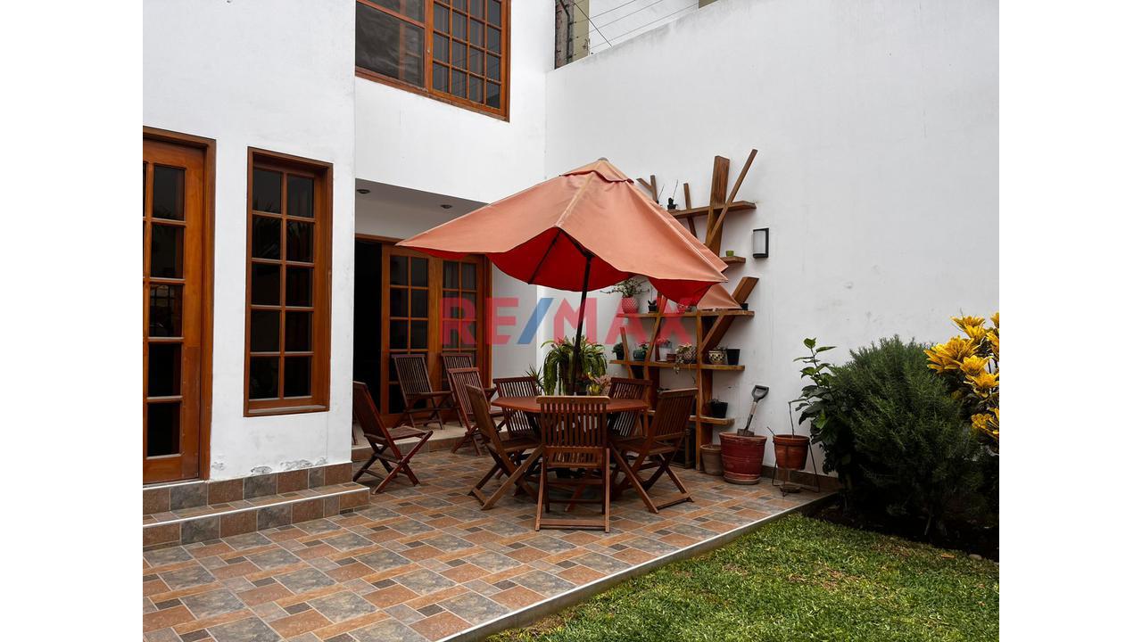 Se Vende Hermosa Casa De 3 Pisos Con Excelentes Acabados En Urbanización El Golf A 800,000 Dólares - 8