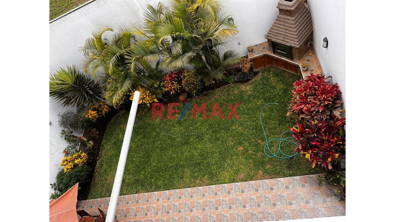 Se Vende Hermosa Casa De 3 Pisos Con Excelentes Acabados En Urbanización El Golf A 800,000 Dólares - 9
