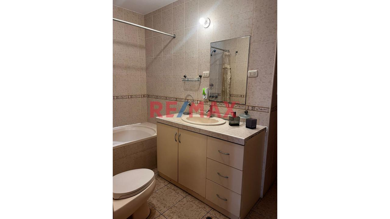Se Vende Hermosa Casa De 3 Pisos Con Excelentes Acabados En Urbanización El Golf A 800,000 Dólares - 17