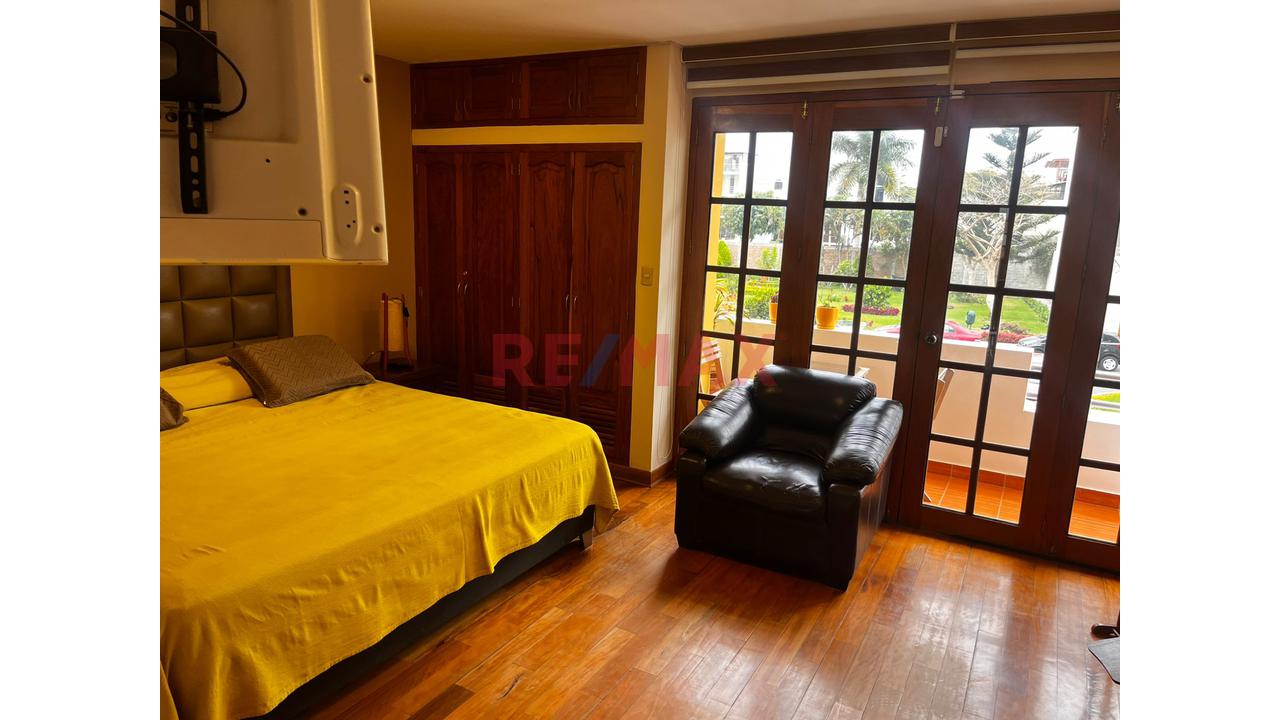 Se Vende Hermosa Casa De 3 Pisos Con Excelentes Acabados En Urbanización El Golf A 800,000 Dólares - 11