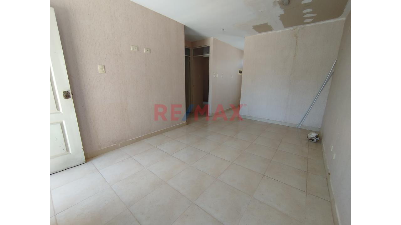 Venta De Casa En Urbanización.Planicie Costado De Parque - 3