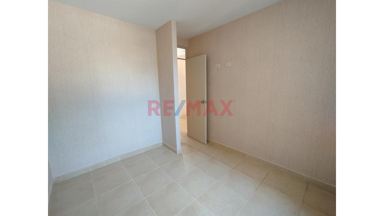 Venta De Casa En Urbanización.Planicie Costado De Parque - 6