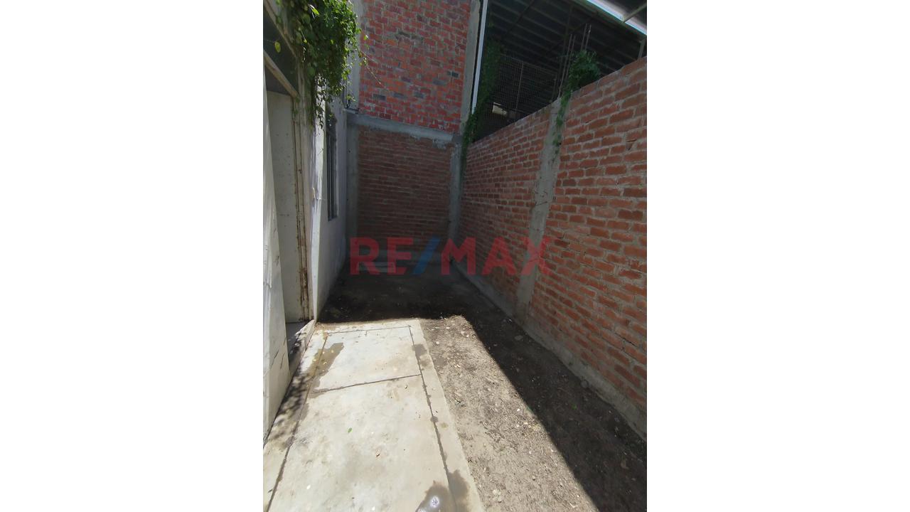 Venta De Casa En Urbanización.Planicie Costado De Parque - 14