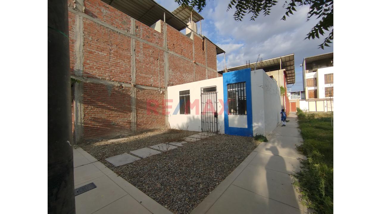 Venta De Casa En Urbanización.Planicie Costado De Parque - 20