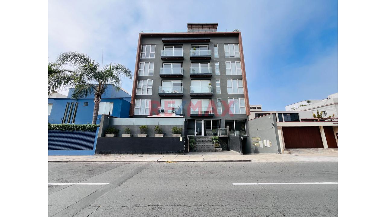 Tríplex En Venta En San Isidro - 203M2 Ao - 3 Estacionamiento Y Deposito