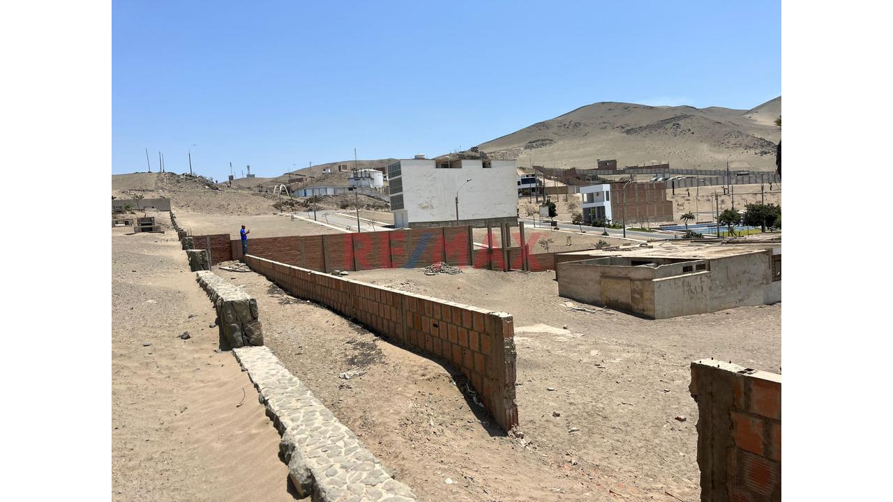 Venta De Amplio Terreno De  2,520 M2 Para Inversion - 12