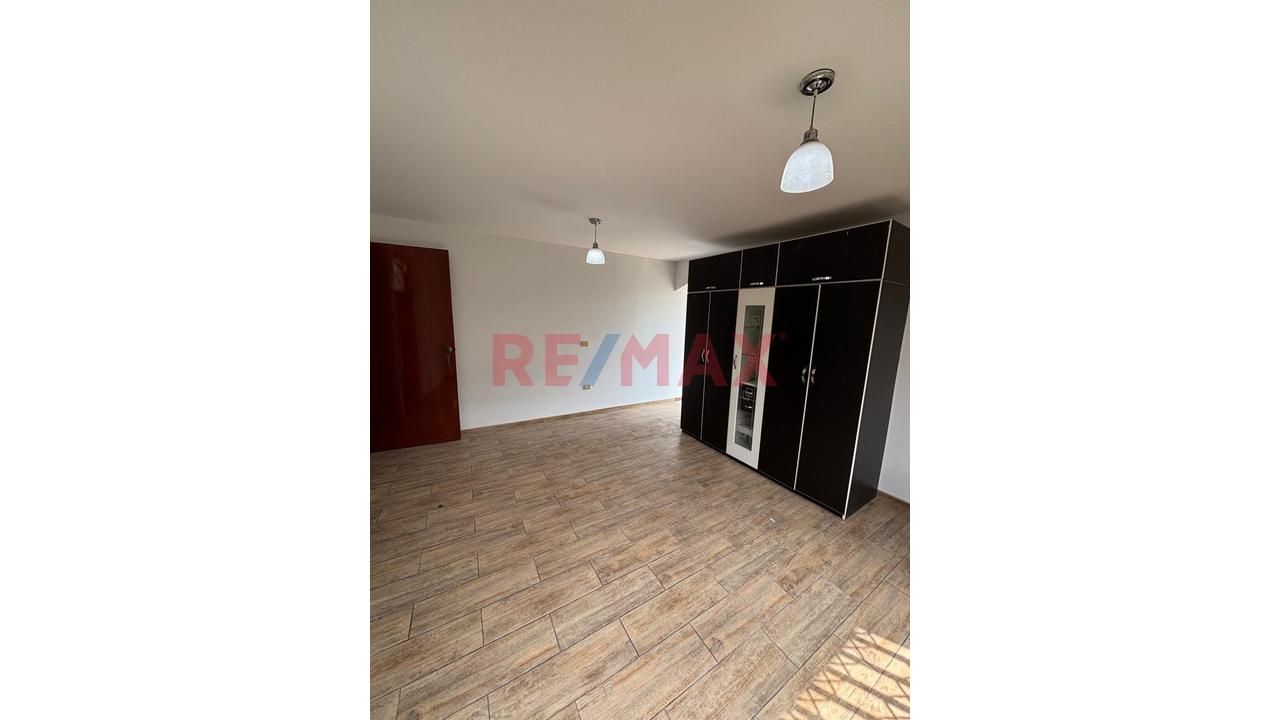 Casa Familiar En Venta En Mayorazgo 4Ta Etapa | 5 Dormitorios, Jardín Cochera Y Excelente Ubicación - 3