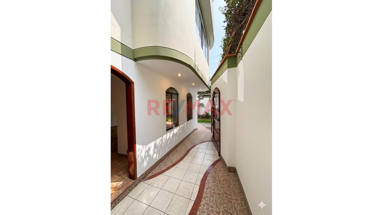 Casa Familiar En Venta En Mayorazgo 4Ta Etapa | 5 Dormitorios, Jardín Cochera Y Excelente Ubicación - 2