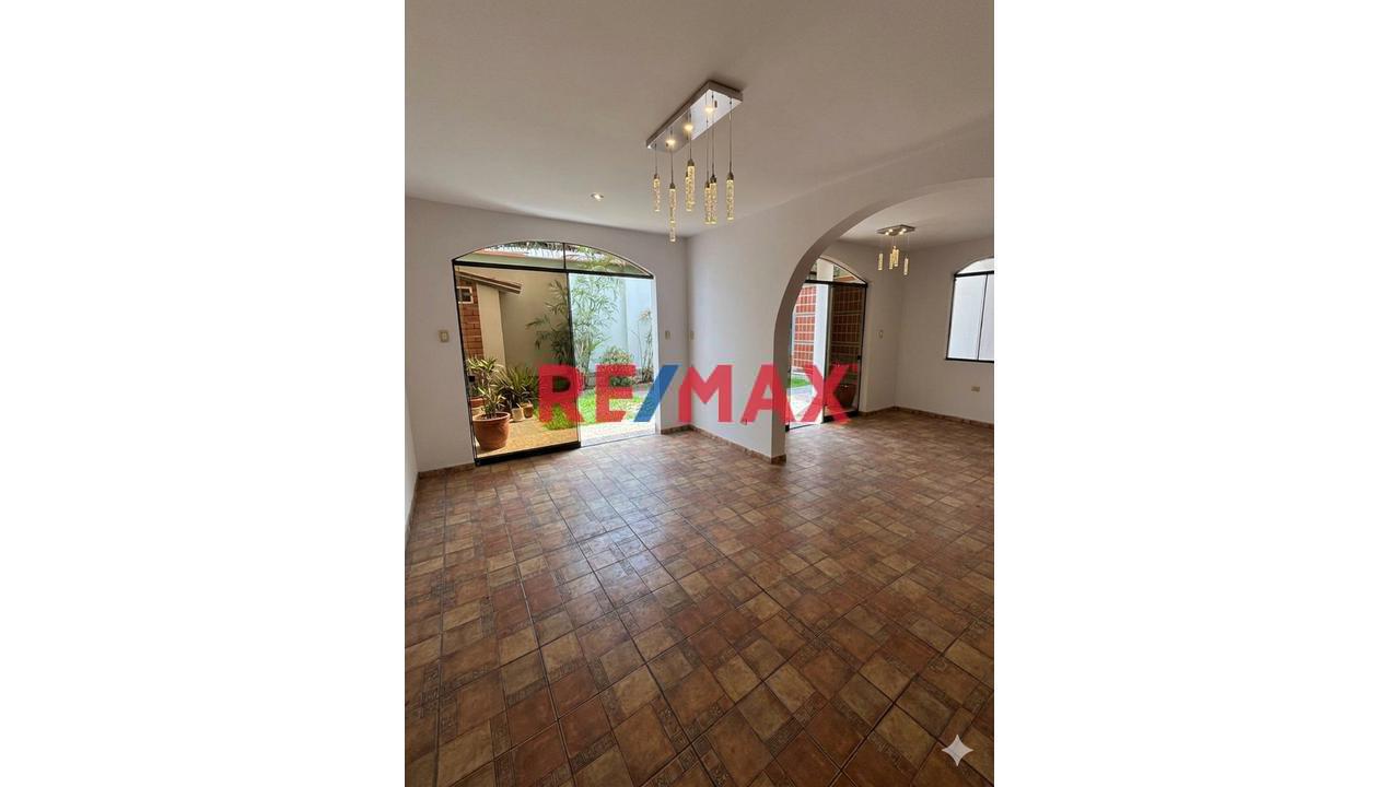 Casa Familiar En Venta En Mayorazgo 4Ta Etapa | 5 Dormitorios, Jardín Cochera Y Excelente Ubicación - 1