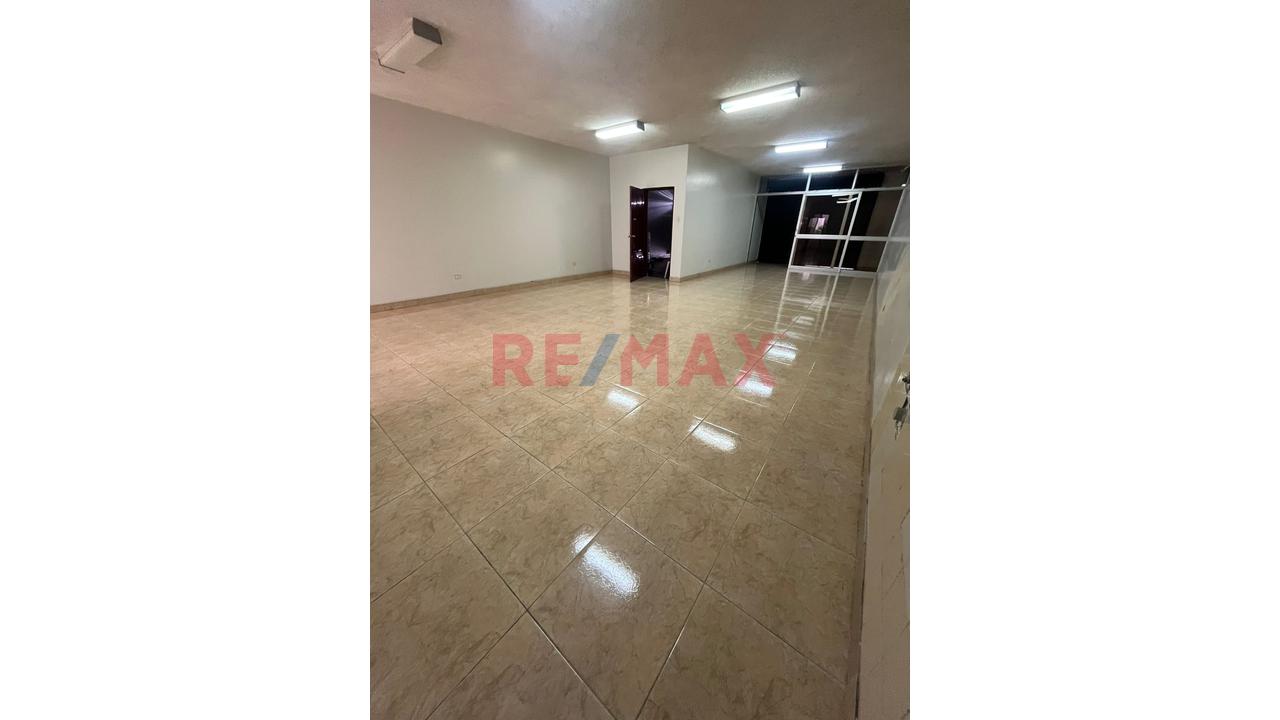 Alquiler De Local Comercial En Surco – Ubicación Estratégica - 17