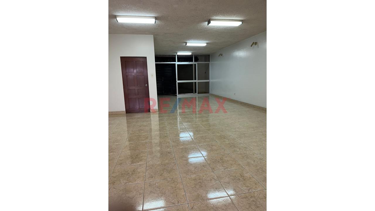 Alquiler De Local Comercial En Surco – Ubicación Estratégica - 12