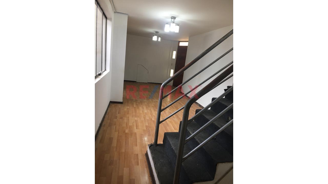 Venta De Hermoso Duplex 2Do Piso Los Olivos — foto 10