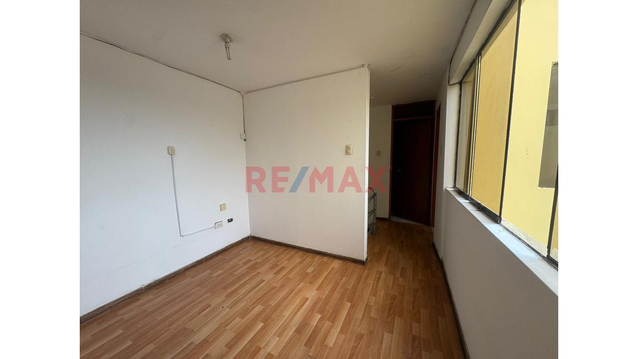 Venta De Hermoso Duplex 2Do Piso Los Olivos — foto 2