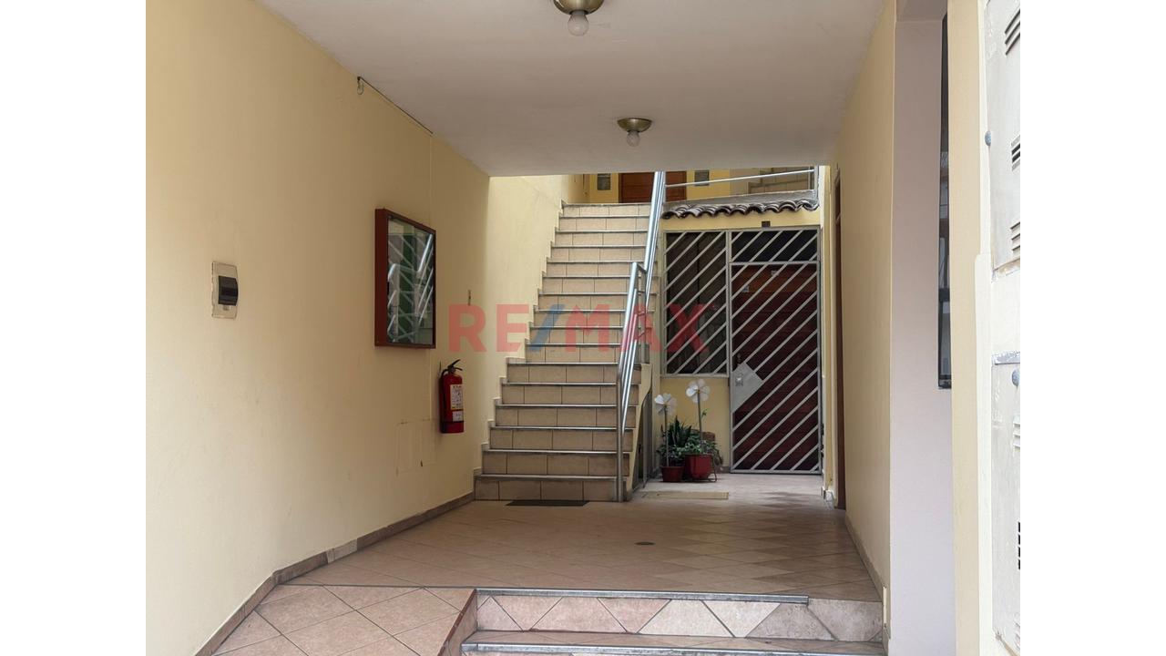 Venta De Hermoso Duplex 2Do Piso Los Olivos — foto 9