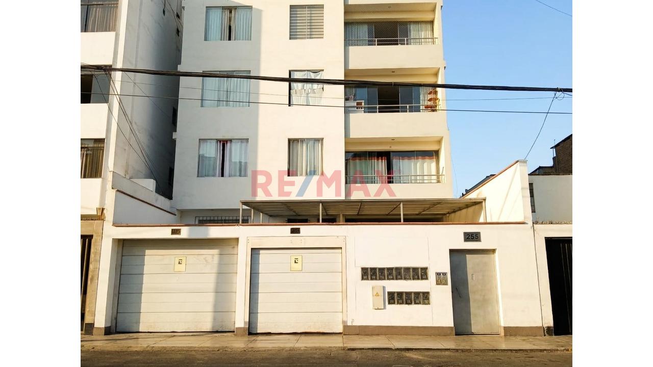 Venta - Departamento + Cochera + Depósito En Breña – Ubicación Estratégica — foto 2