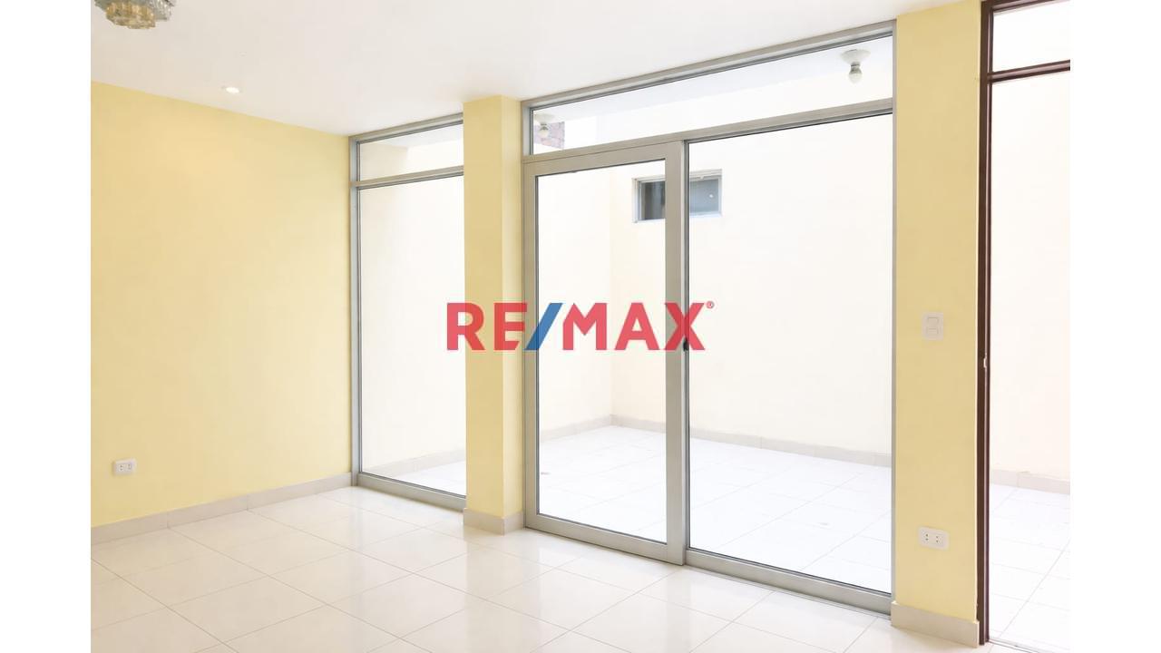 🌊 Venta Triplex En Camaná Cerca De Todo – Espacios Amplios Y Azotea Para Disfrutar - 1