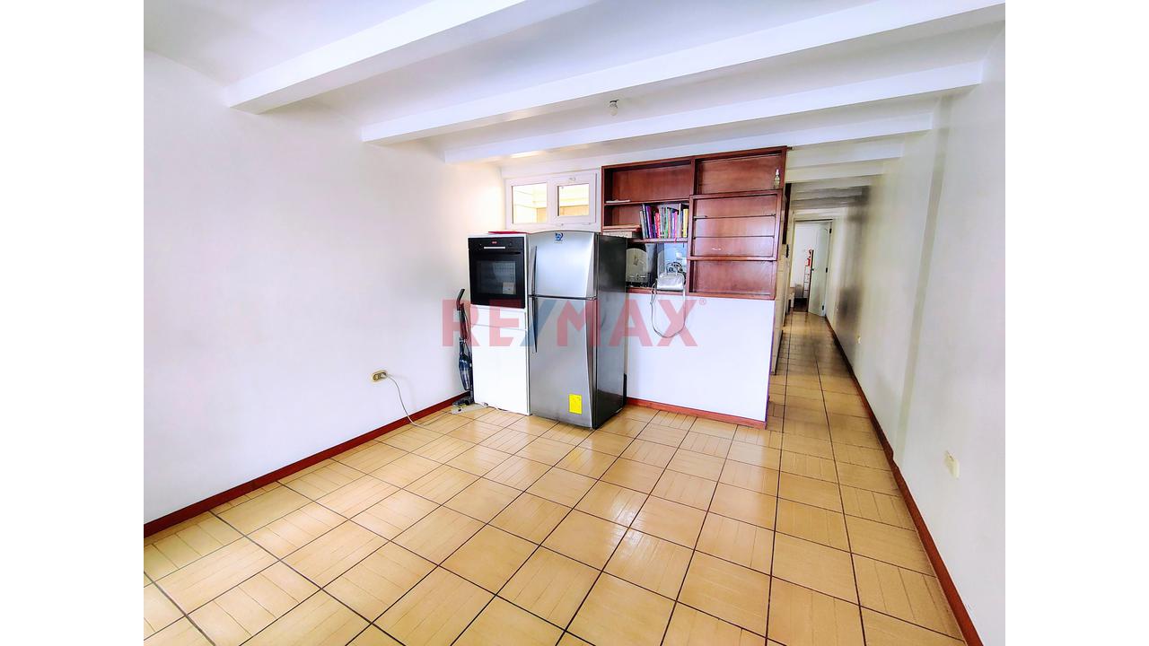 Departamento En Umacollo - 2Do Piso + Cochera Cerca A La Universidad Católica Y Frente A Parque - 3