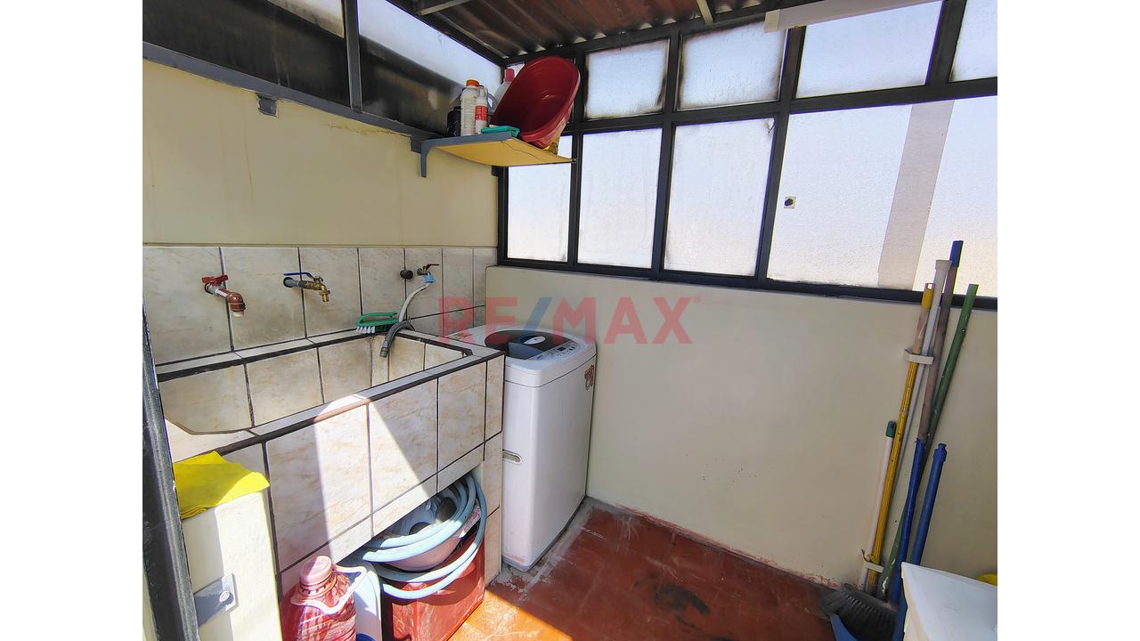 Departamento En Umacollo - 2Do Piso + Cochera Cerca A La Universidad Católica Y Frente A Parque - 11