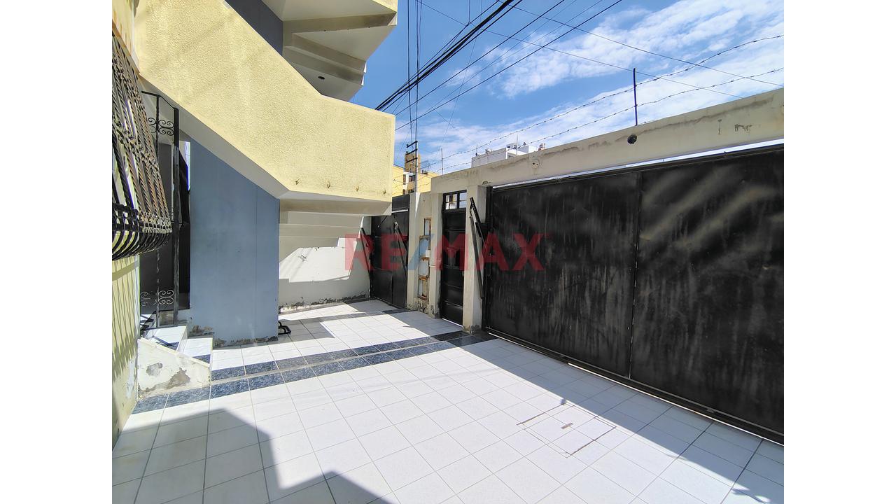 Departamento En Umacollo - 2Do Piso + Cochera Cerca A La Universidad Católica Y Frente A Parque - 14