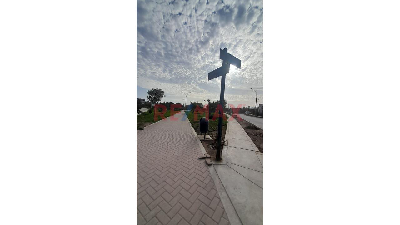Terreno En Venta Frente A Parque – Oportunidad De Inversión En Carabayllo — foto 3