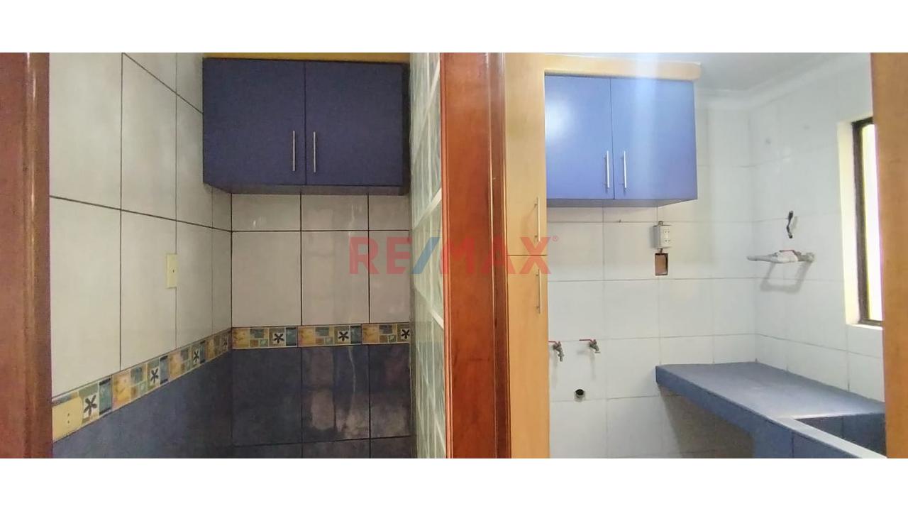 "Gran Oportunidad, Venta De Departamento Amplio Con Cochera Y Depósito, Frente A Parque Excelente Ubicación" — foto 7