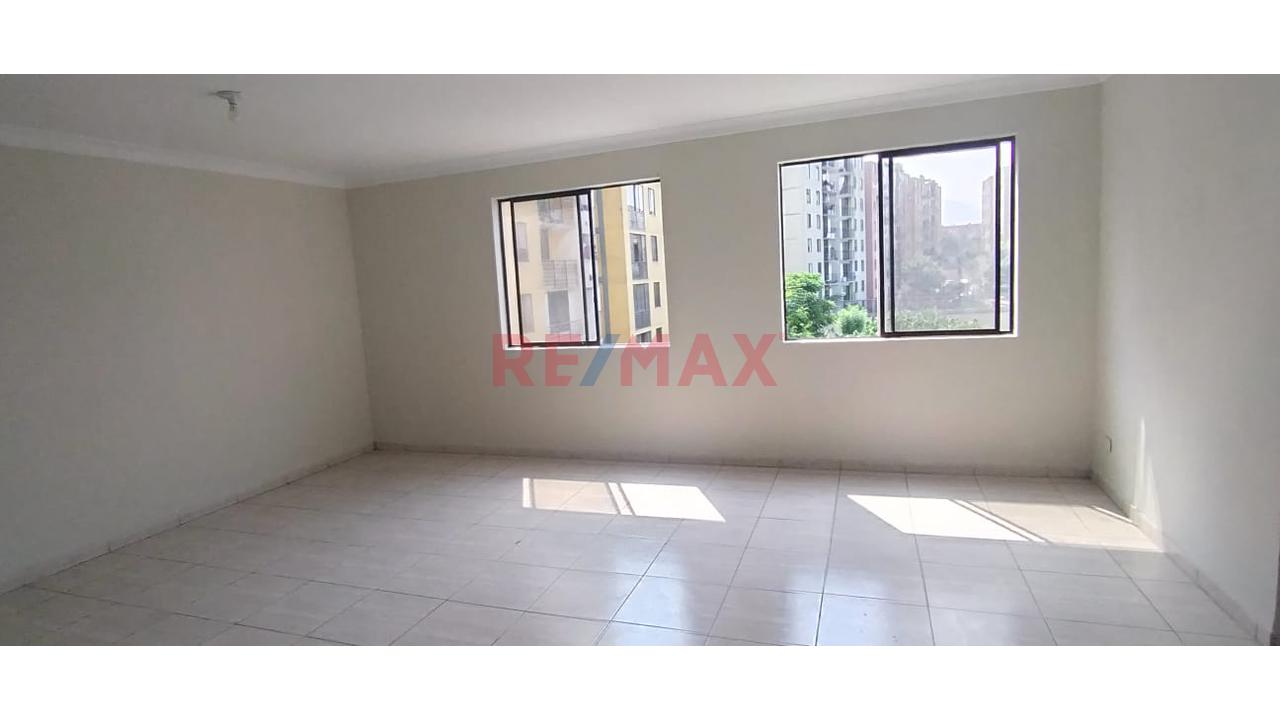 "Gran Oportunidad, Venta De Departamento Amplio Con Cochera Y Depósito, Frente A Parque Excelente Ubicación" — foto 4