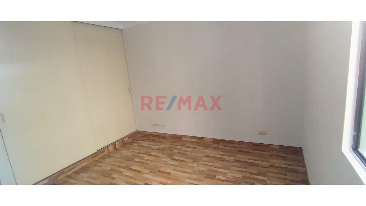 "Gran Oportunidad, Venta De Departamento Amplio Con Cochera Y Depósito, Frente A Parque Excelente Ubicación" — foto 12