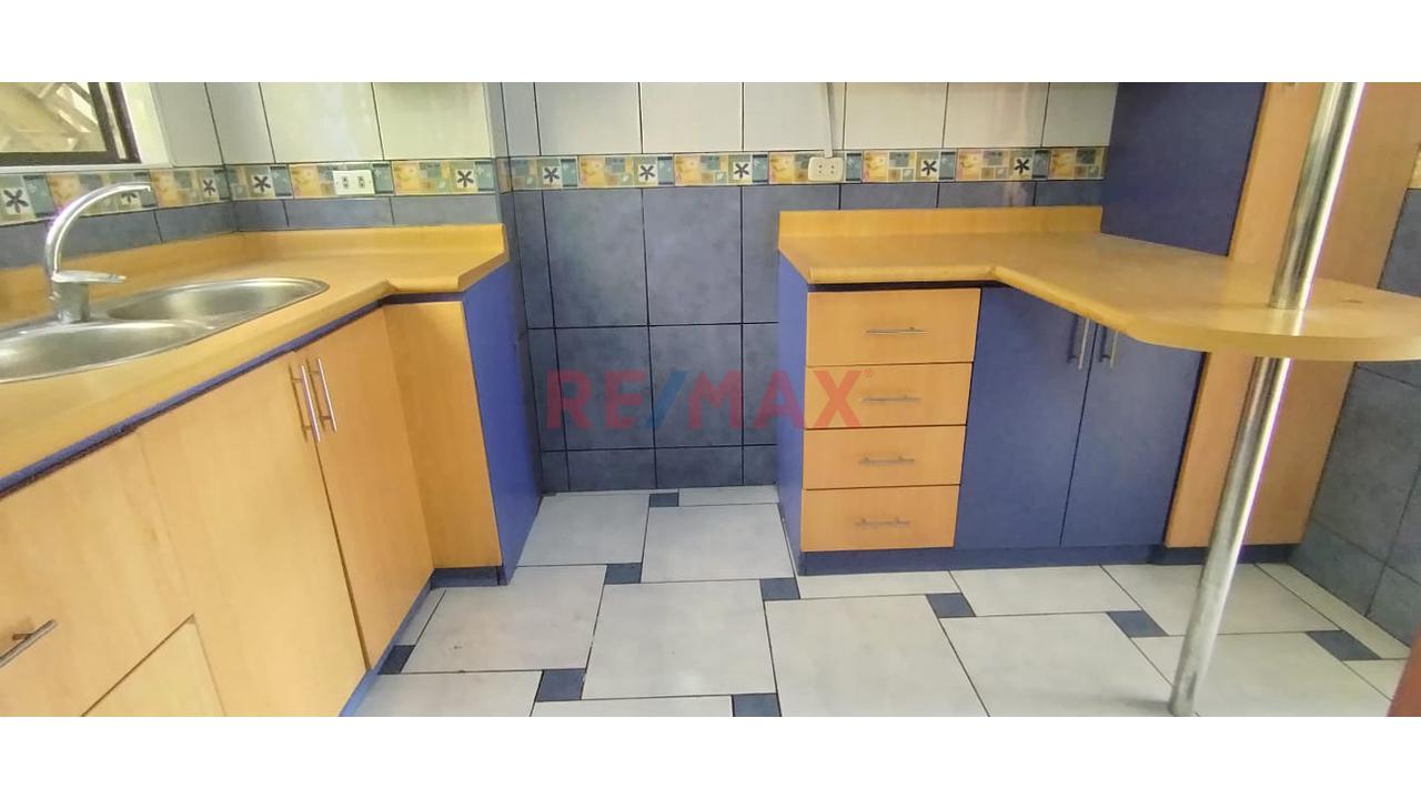 "Gran Oportunidad, Venta De Departamento Amplio Con Cochera Y Depósito, Frente A Parque Excelente Ubicación" — foto 3