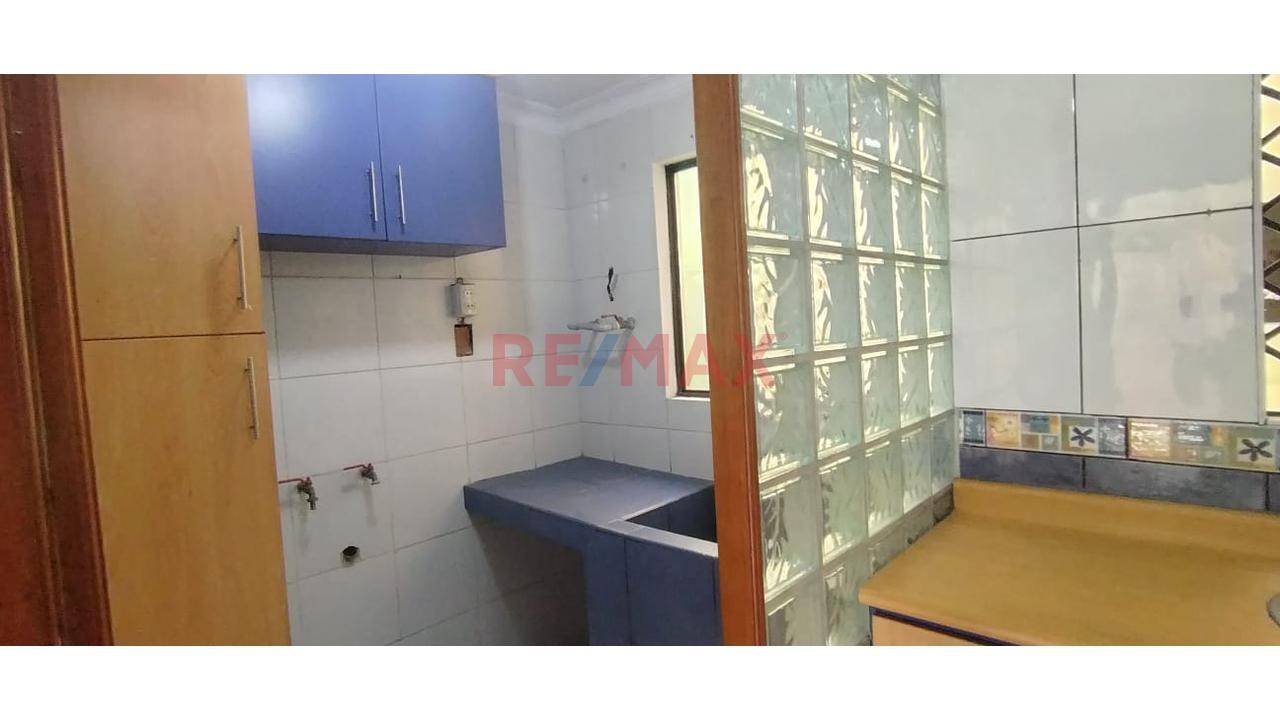 "Gran Oportunidad, Venta De Departamento Amplio Con Cochera Y Depósito, Frente A Parque Excelente Ubicación" — foto 9