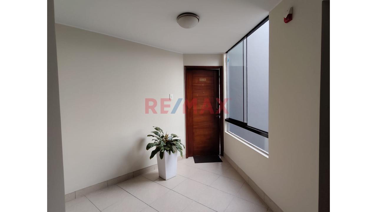 Alquiler En Av. El Polo | Iluminado, Silencioso Y Con Privacidad Exclusiva — foto 4