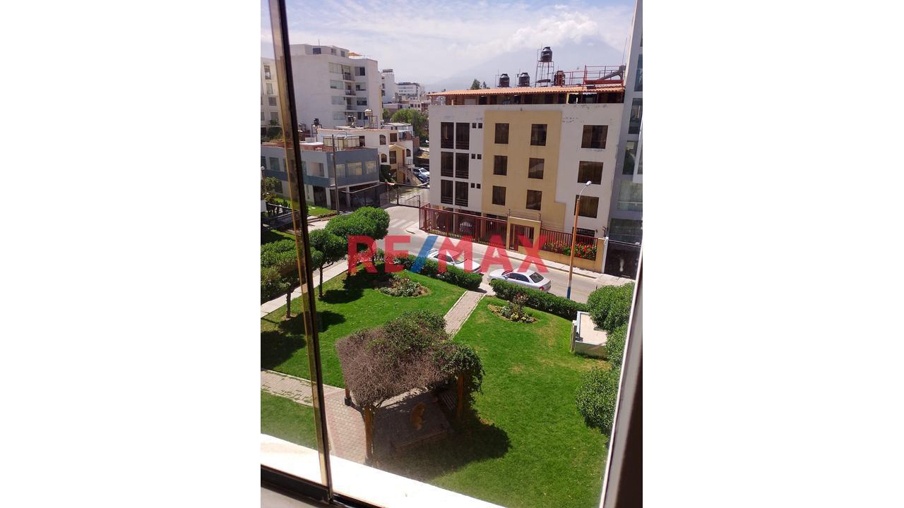 Departamento En Venta Frente A Parque Piedra Santa - 1